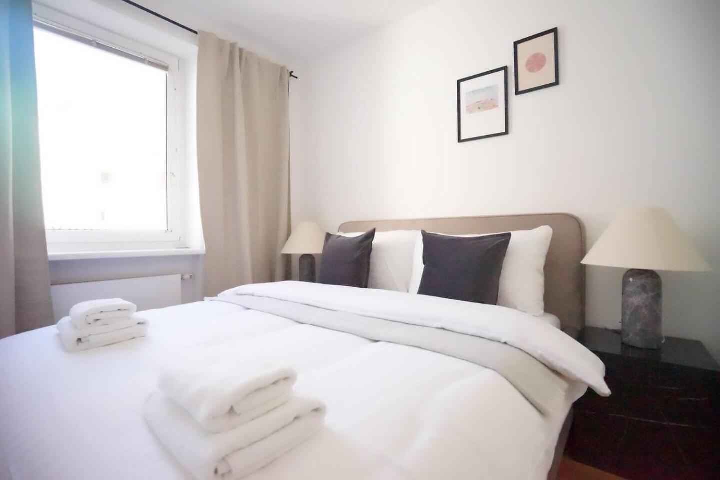 Apartment Wonderful 2 Bedroom *